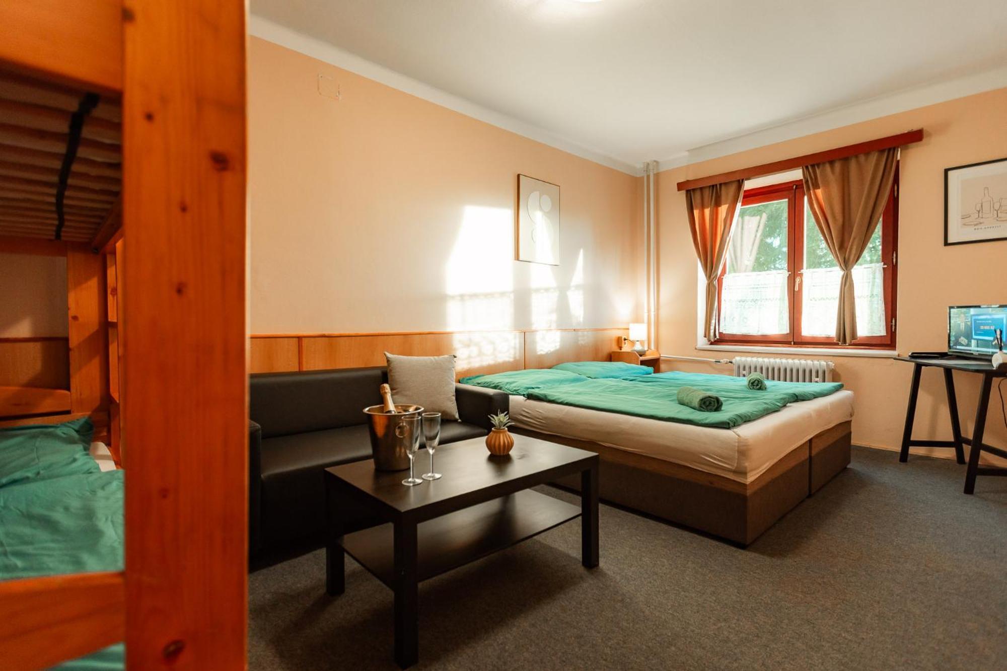 Hotel Rozkos Ceska Skalice Quarto foto