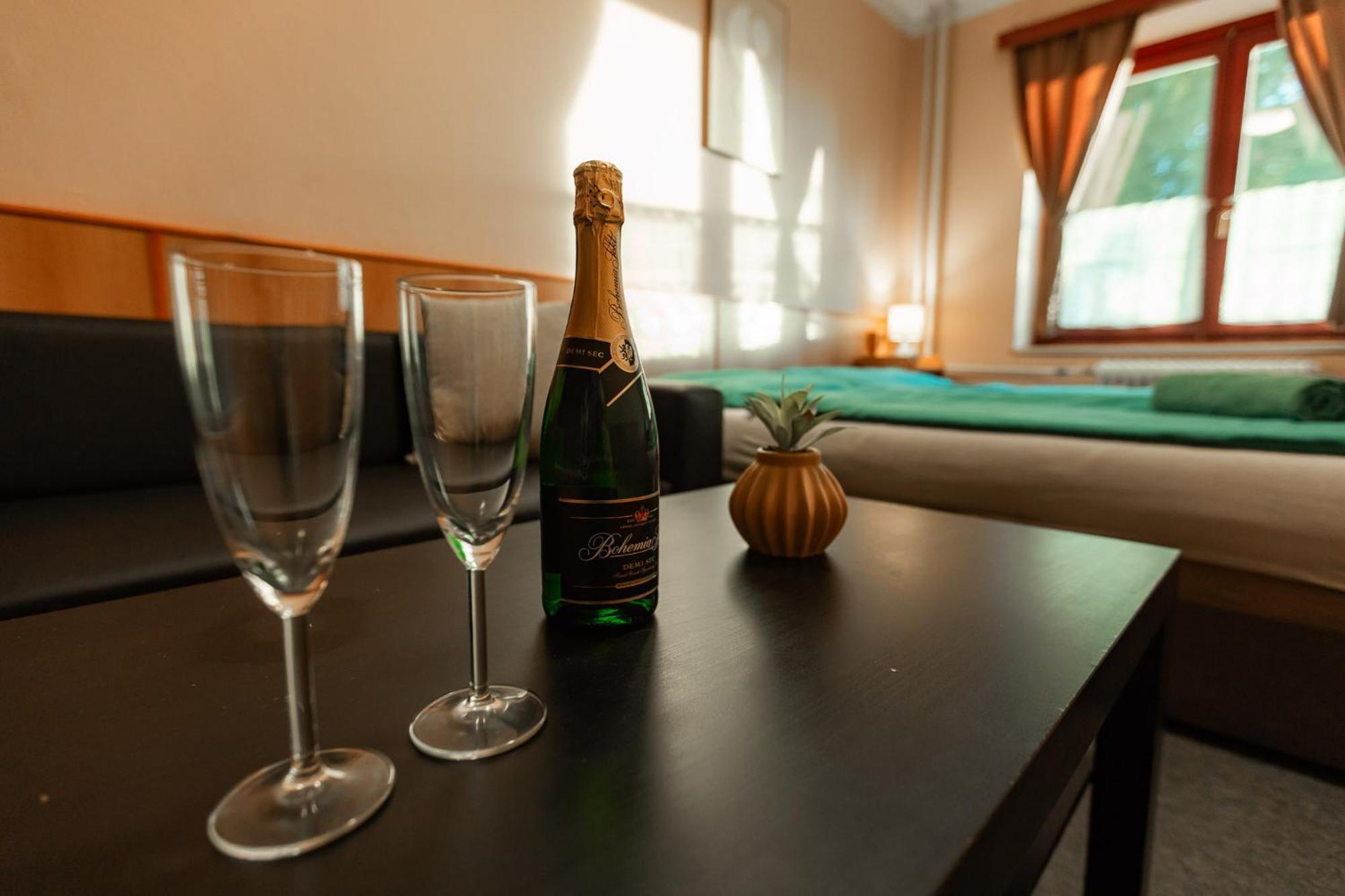 Hotel Rozkos Ceska Skalice Quarto foto