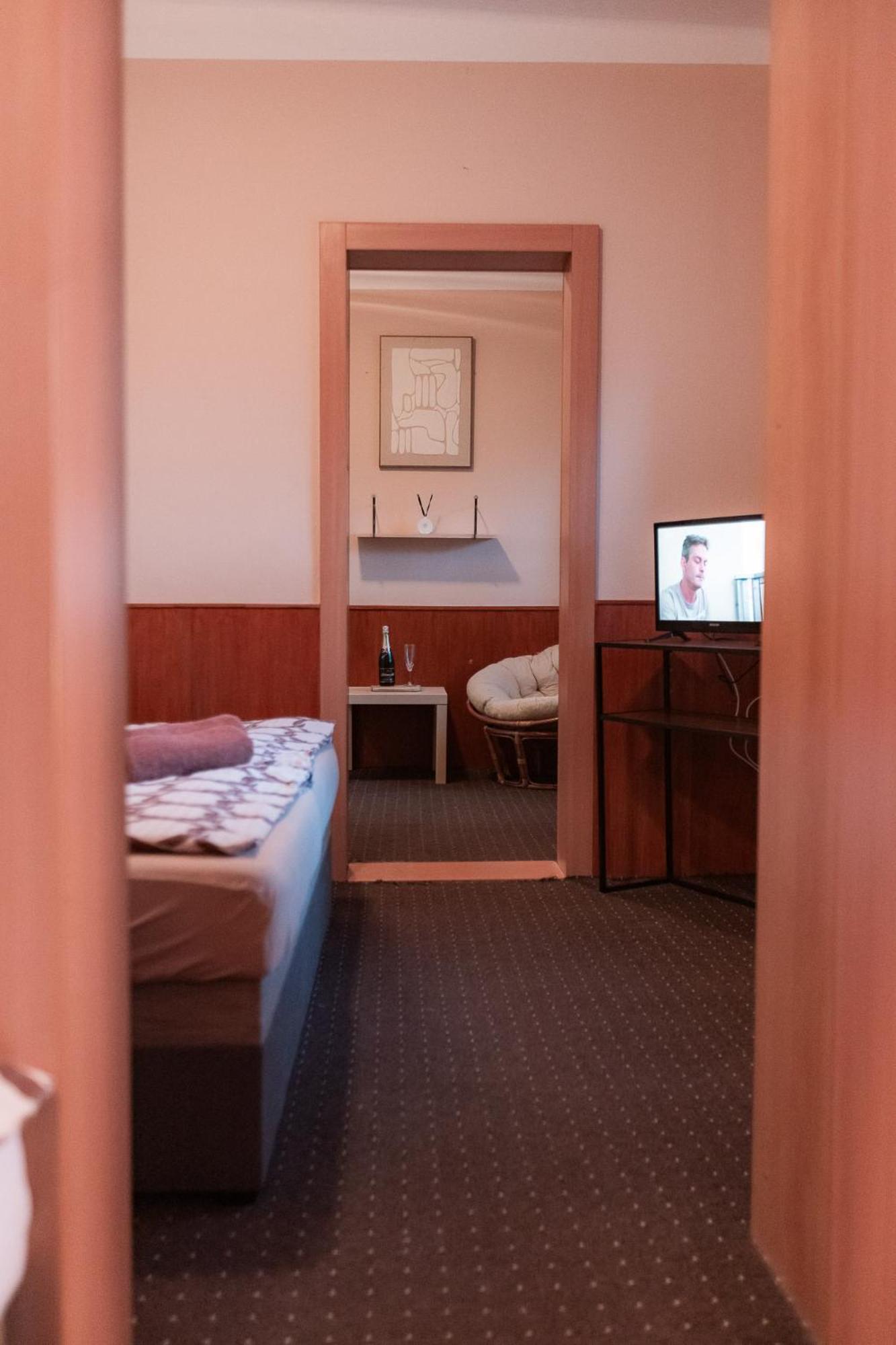 Hotel Rozkos Ceska Skalice Quarto foto